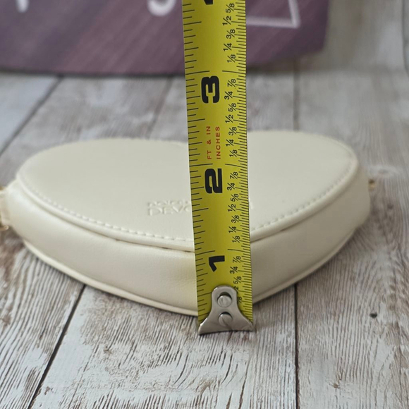 Women's Dolce & Gabbana Heart Coin Purse Beige Small - Picture 7 of 9